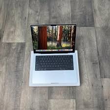 MacBook Pro M4 14" 12CPU | 19GPU | 16GB | 1TB - 4300/- AED