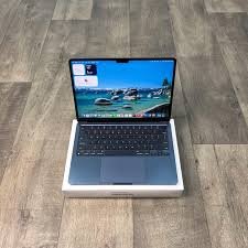 MacBook Air M3 15" 8CPU | 10GPU | 8GB | 512GB - 3000/- AED